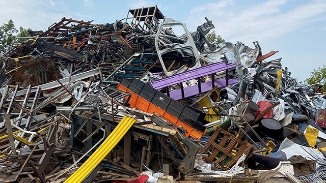 درجه بندی ضایعات فلزی توسط خریدار ضایعات اسلامشهر